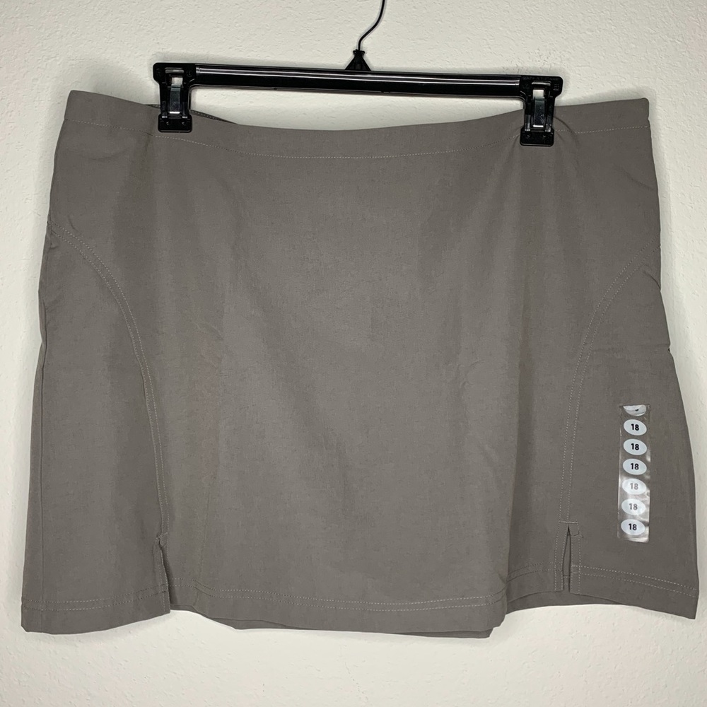 Magellan active skirt w/ built-in shorts size 18